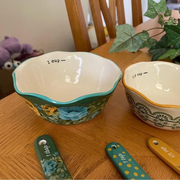 Pioneer Woman Floral Nesting Measuring Bowls and Spoons - Picture 2 of 8
